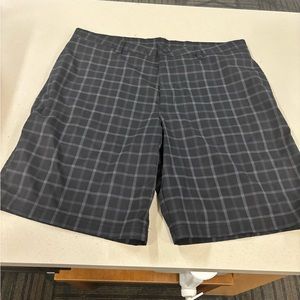 Men’s golf shorts